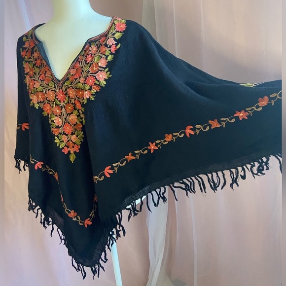 Woollen Poncho with Kashmiri Floral Embroidery and Lining BB111 - Picture 5 of 8